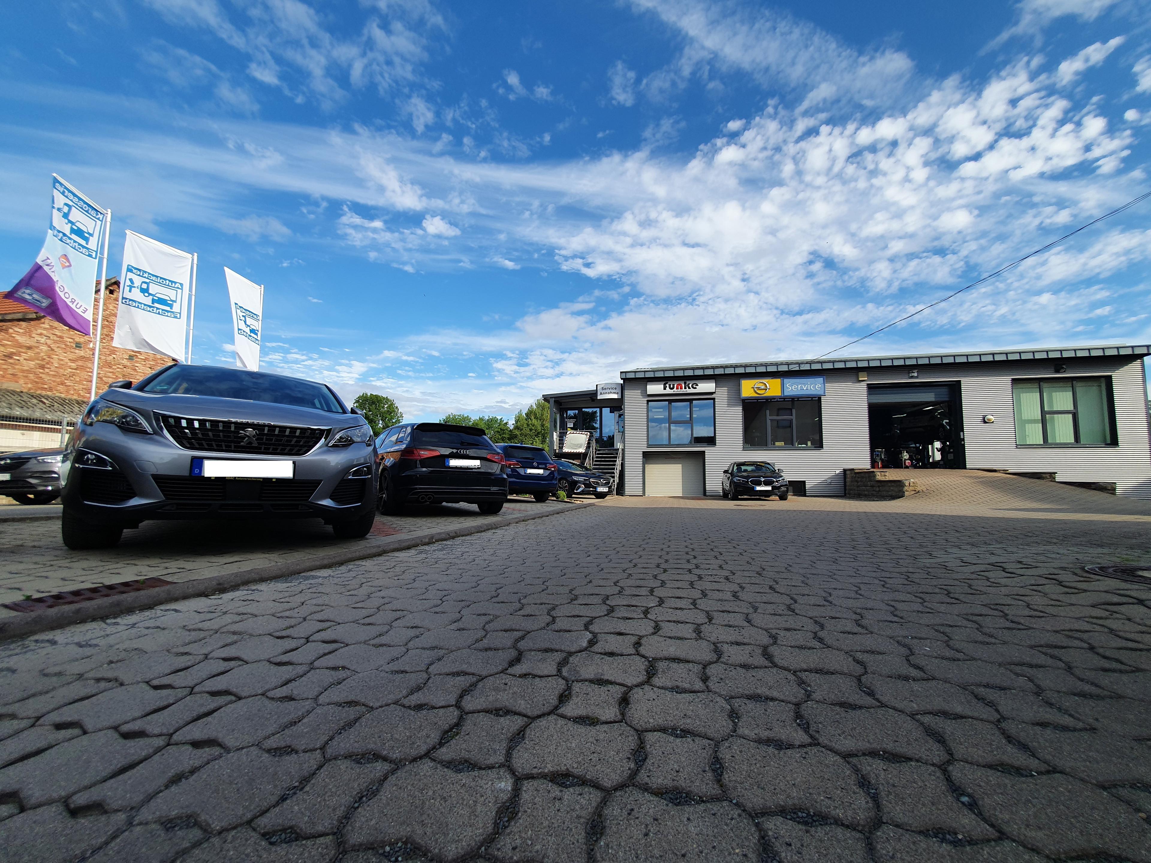 Autohaus Funke Showroom und Fahrzeuge